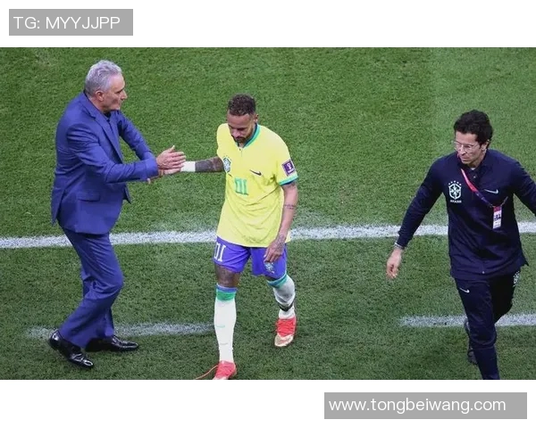 内马尔领衔巴西队挑战哥伦比亚队精彩对决引发球迷热议 内马尔领衔巴西队挑战哥伦比亚队精彩对决引发球迷热议