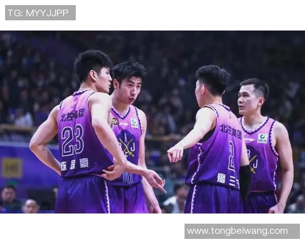北京北控与新疆队员激战正酣谁能在赛场上笑到最后