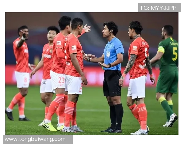 广州恒大与北京国安的激烈对决展现中超联赛的巅峰对抗与精彩瞬间 广州恒大与北京国安的激烈对决展现中超联赛的巅峰对抗与精彩瞬间